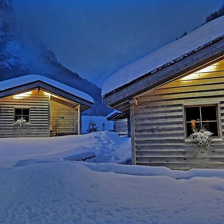 Hüttenhotel Husky Lodge Muotathal Eksteriør billede