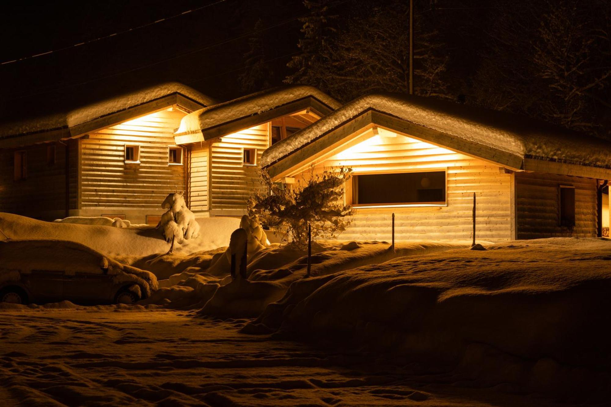 Hüttenhotel Husky Lodge Muotathal Eksteriør billede