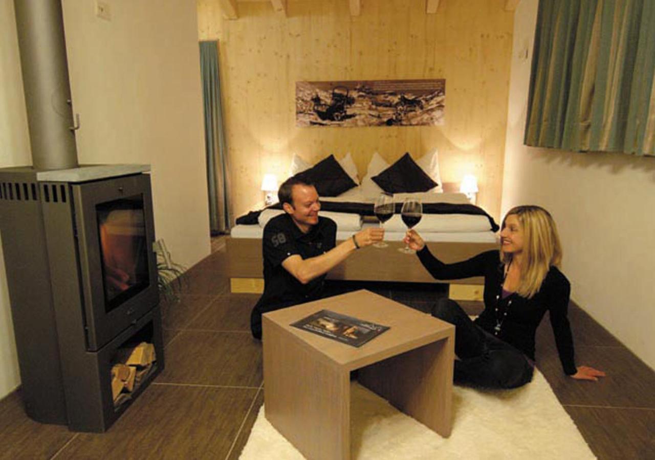 Hüttenhotel Husky Lodge Muotathal Eksteriør billede