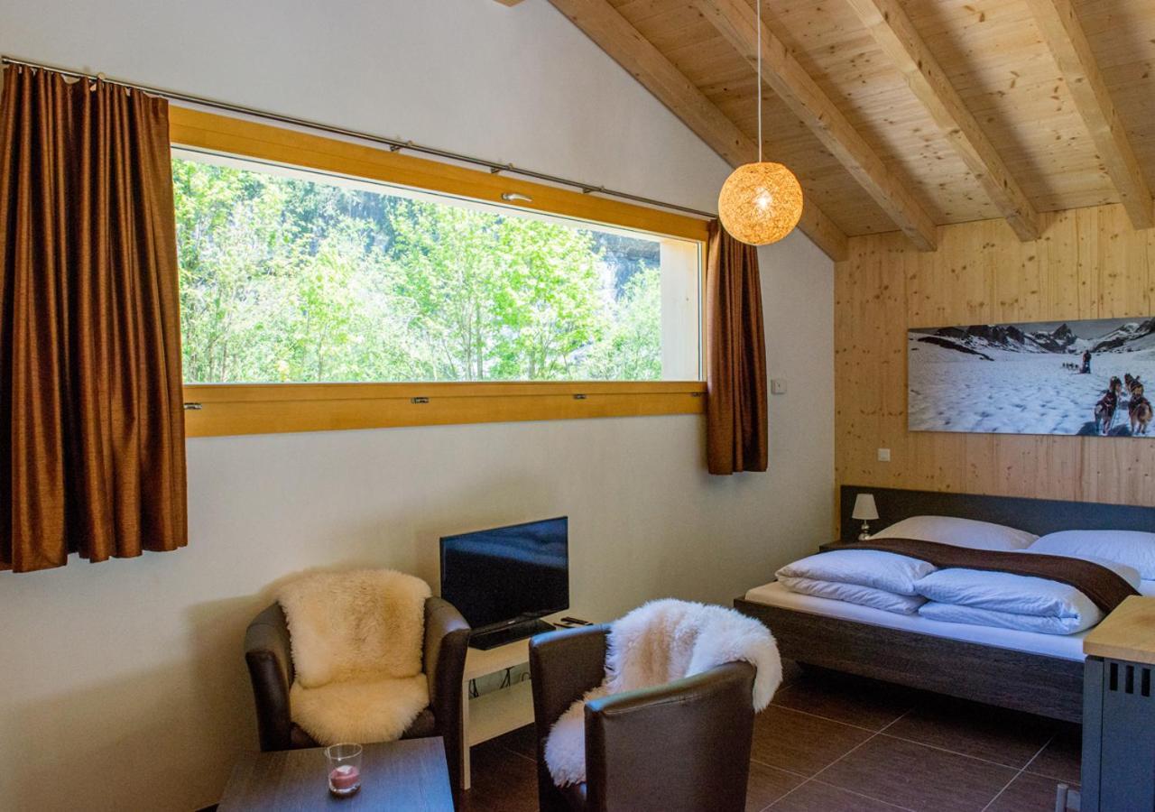 Hüttenhotel Husky Lodge Muotathal Eksteriør billede