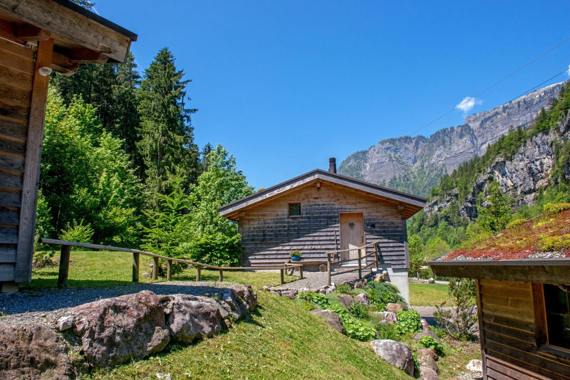 Hüttenhotel Husky Lodge Muotathal Eksteriør billede
