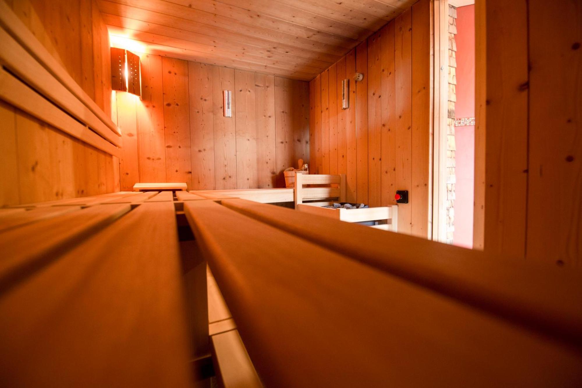 Hüttenhotel Husky Lodge Muotathal Eksteriør billede