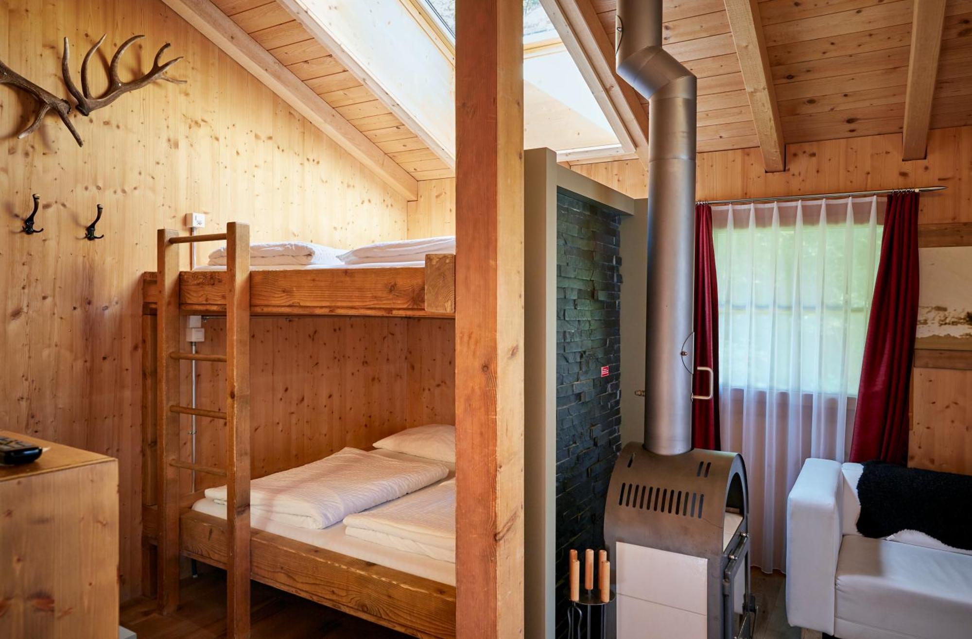 Hüttenhotel Husky Lodge Muotathal Eksteriør billede
