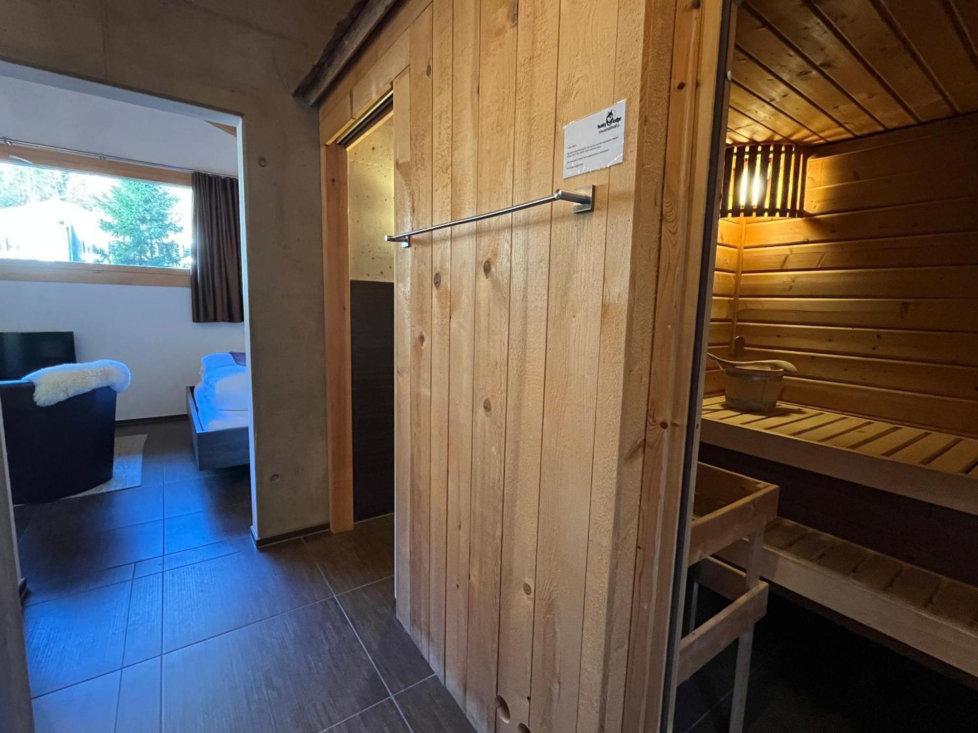 Hüttenhotel Husky Lodge Muotathal Eksteriør billede