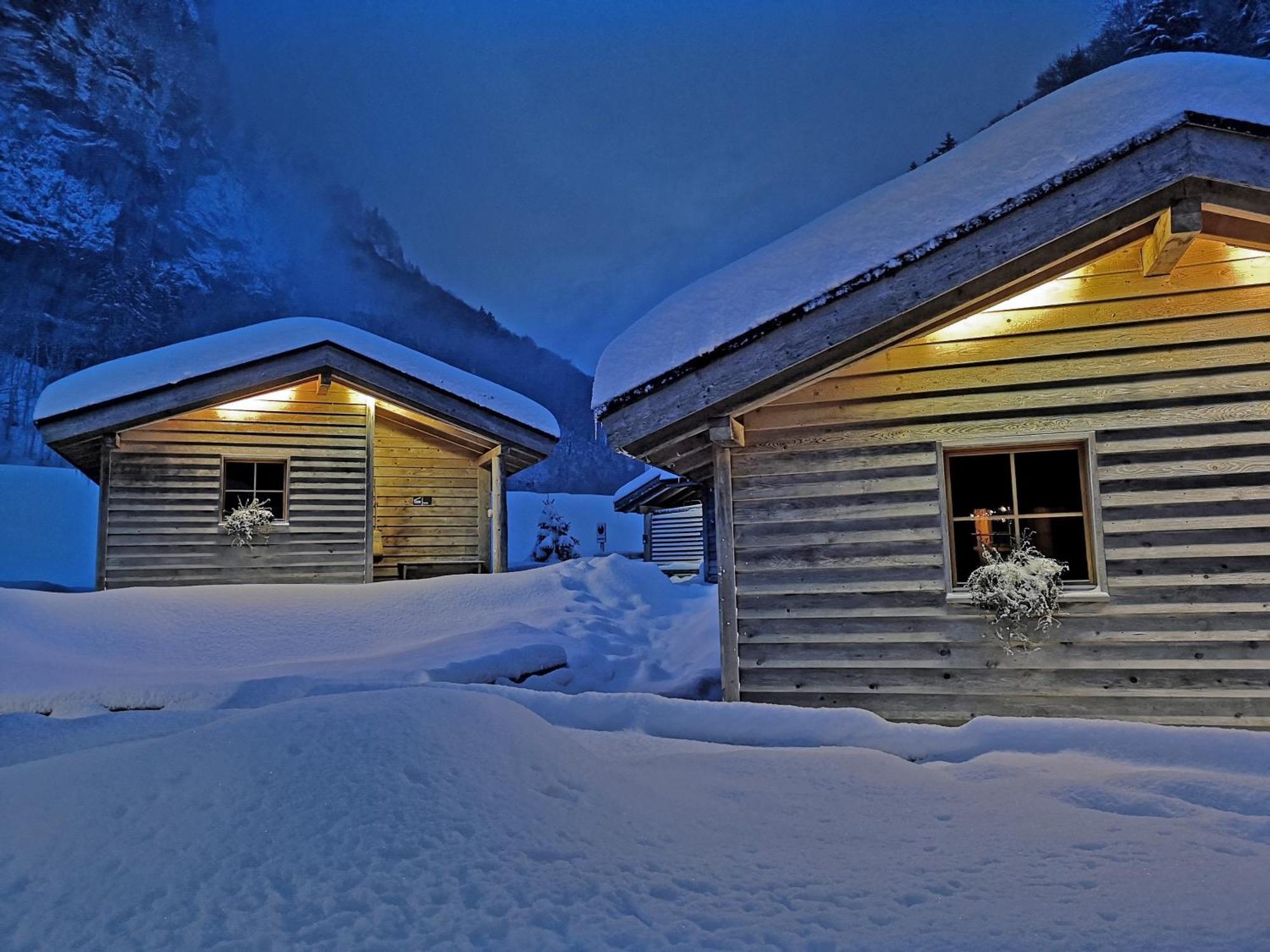 Hüttenhotel Husky Lodge Muotathal Eksteriør billede