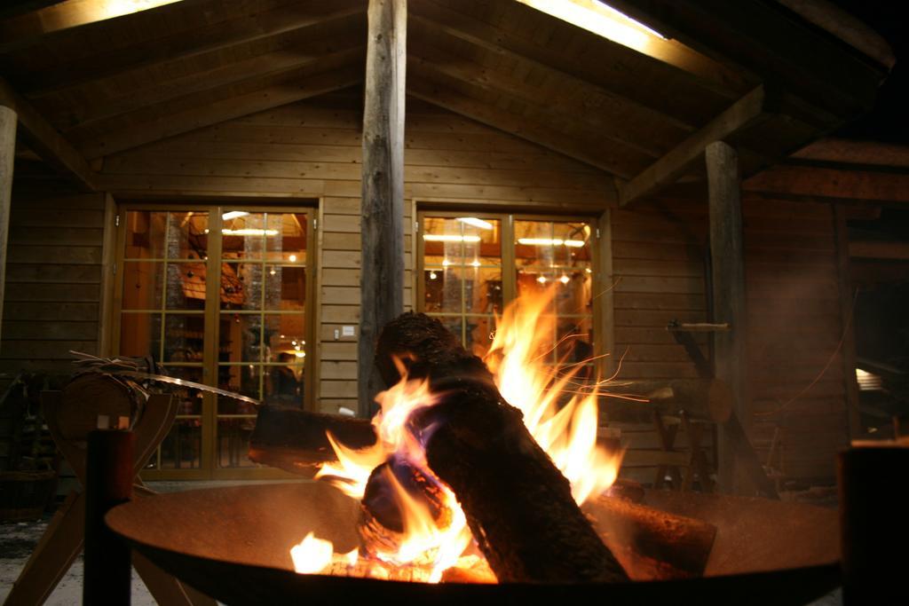 Hüttenhotel Husky Lodge Muotathal Eksteriør billede