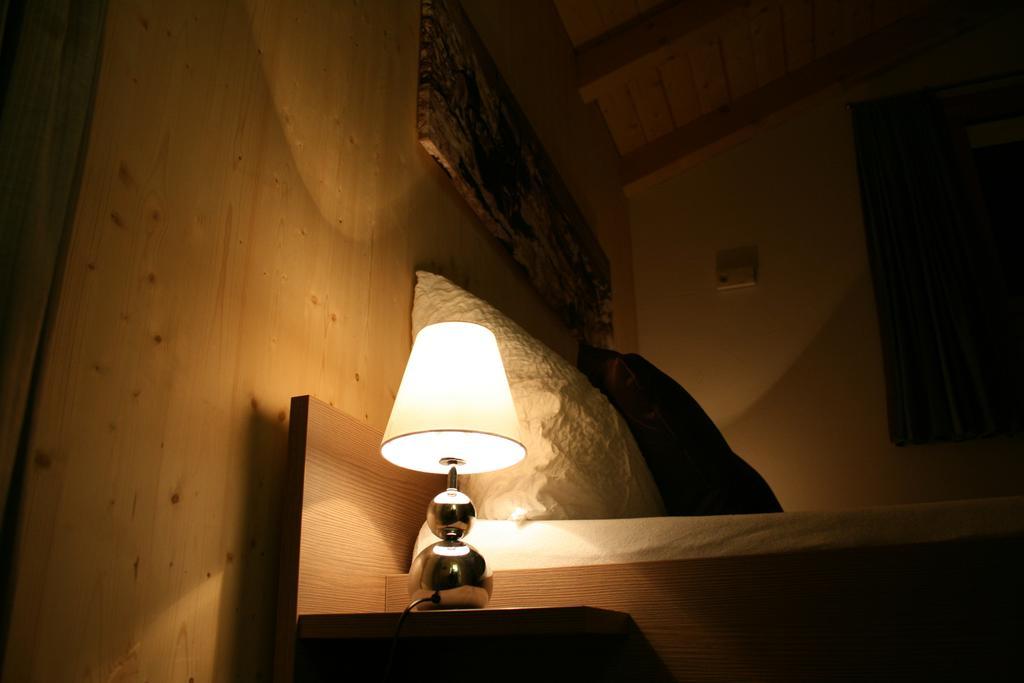 Hüttenhotel Husky Lodge Muotathal Værelse billede
