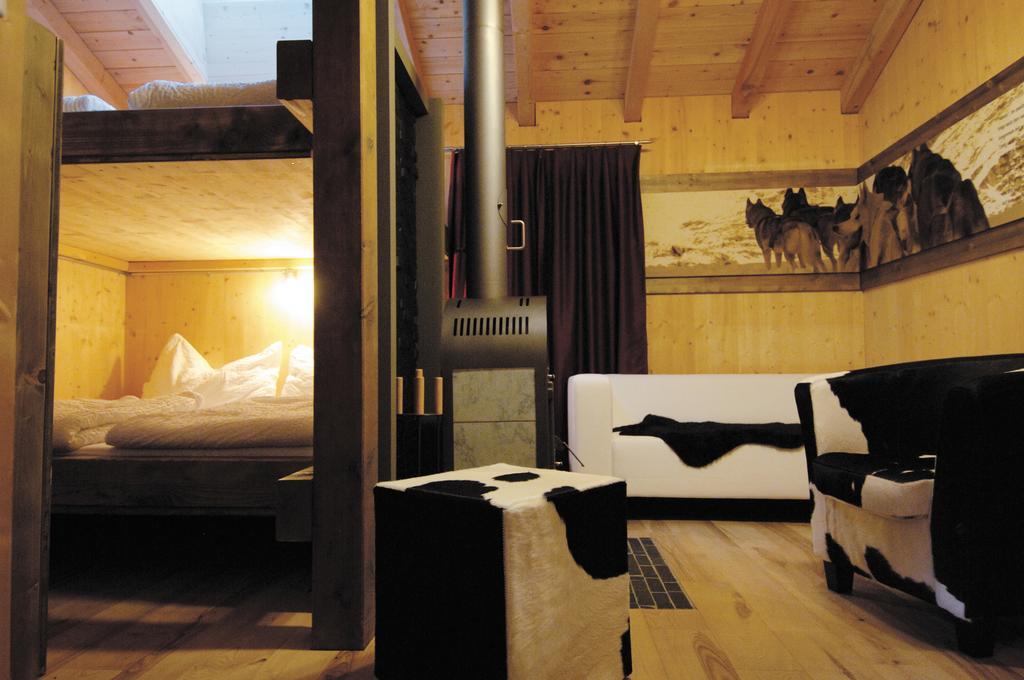 Hüttenhotel Husky Lodge Muotathal Værelse billede