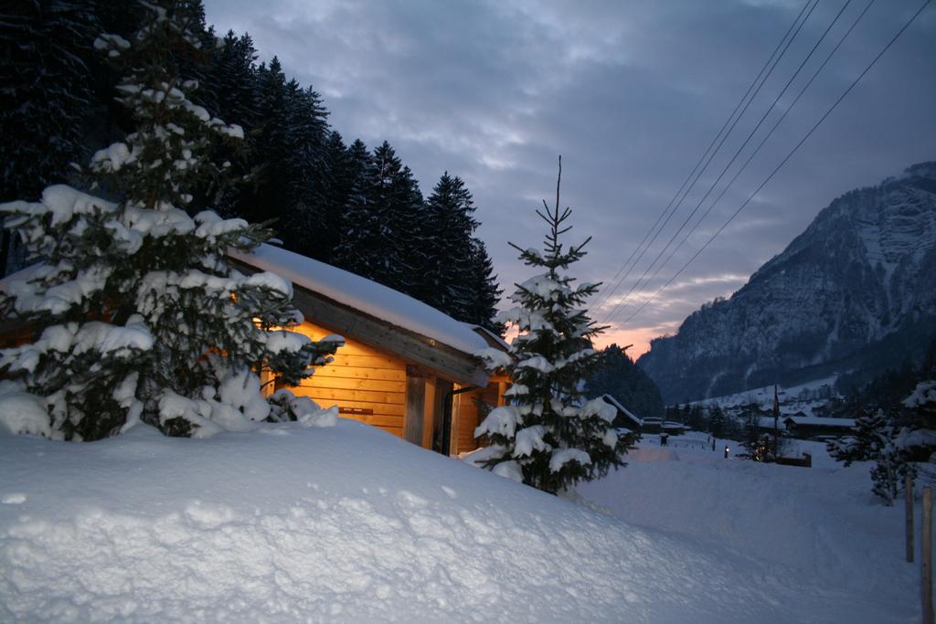 Hüttenhotel Husky Lodge Muotathal Værelse billede